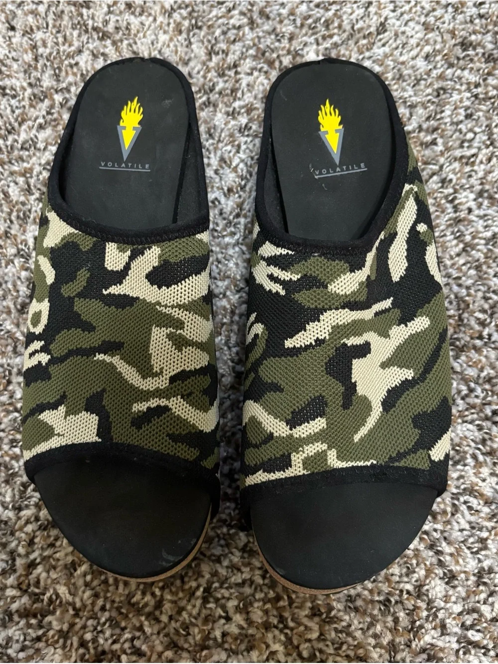 Volatile women’s Camouflage Slip-On Sandals - Olive & Black
